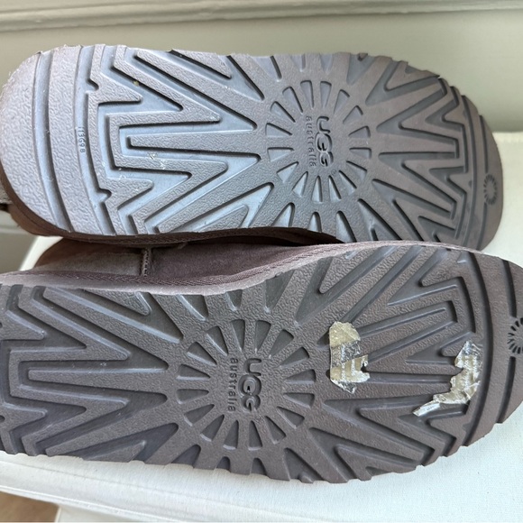 Ugg Classic Mini Boot - Picture 2 of 3